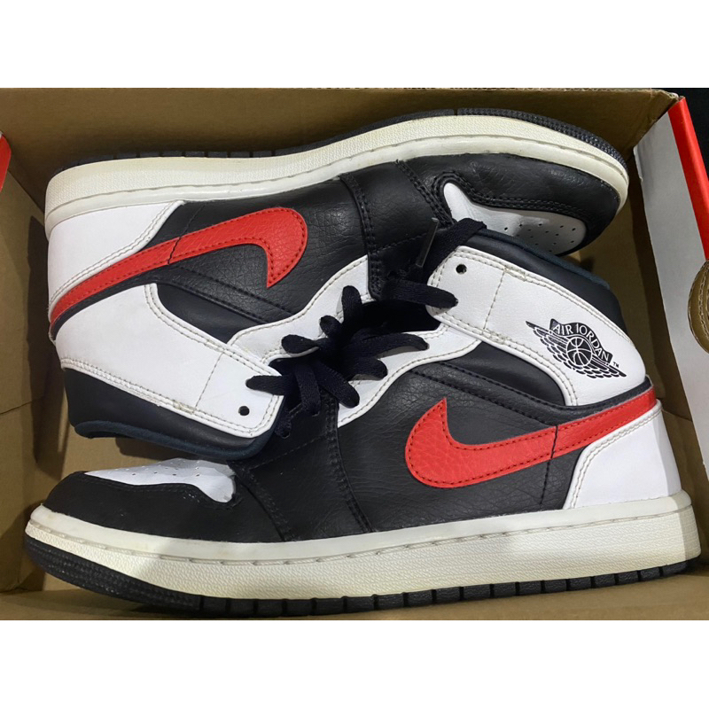 Jordan 1 Mid in Classic Chicago Colors