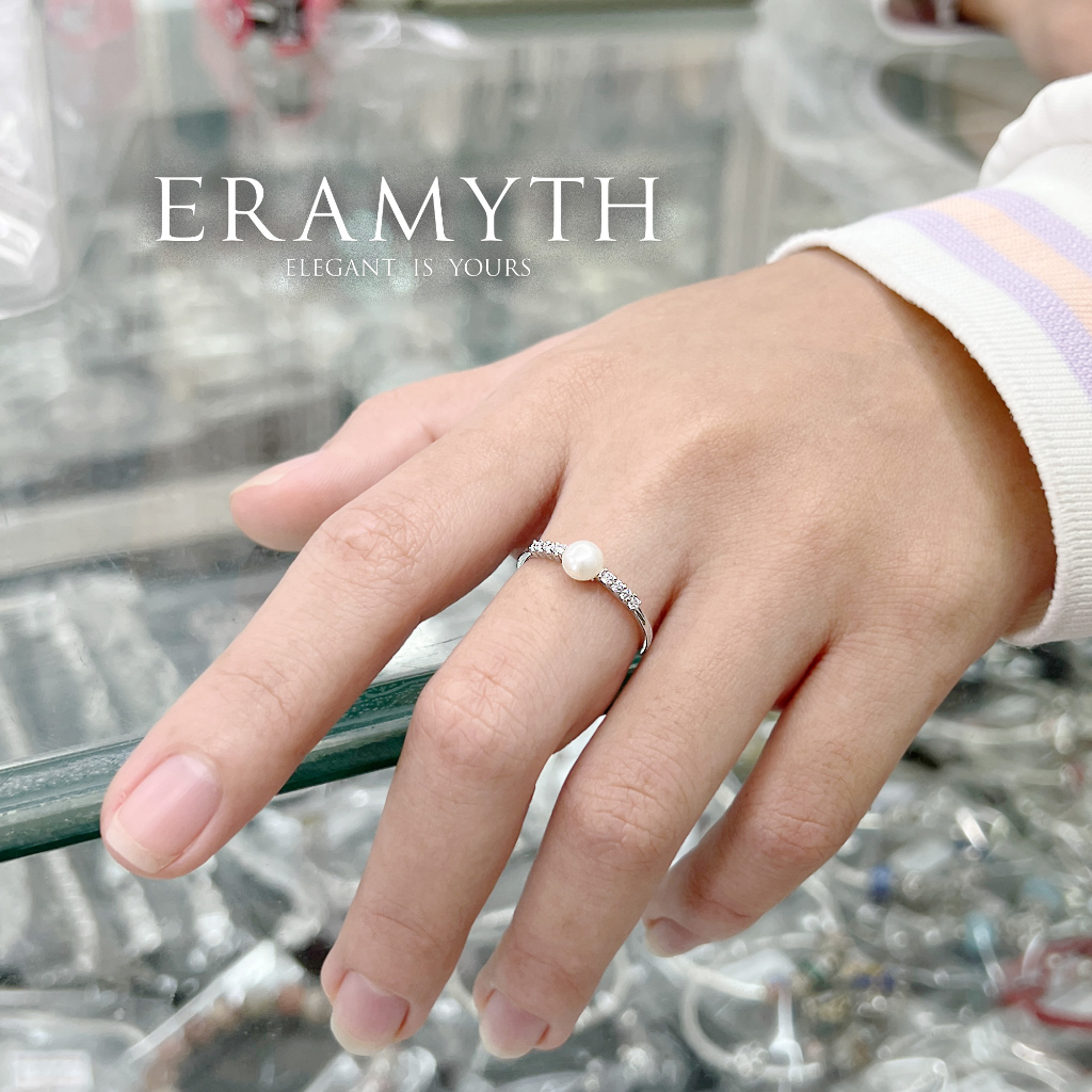 Eramyth jewelry : แหวนมุก ตัวเรือนเงินแท้ 92.5 สองข้างฝังด้วยเพชรสวิสCZ : SLR-0025-R99 พร้อมส่งทุกไซส์