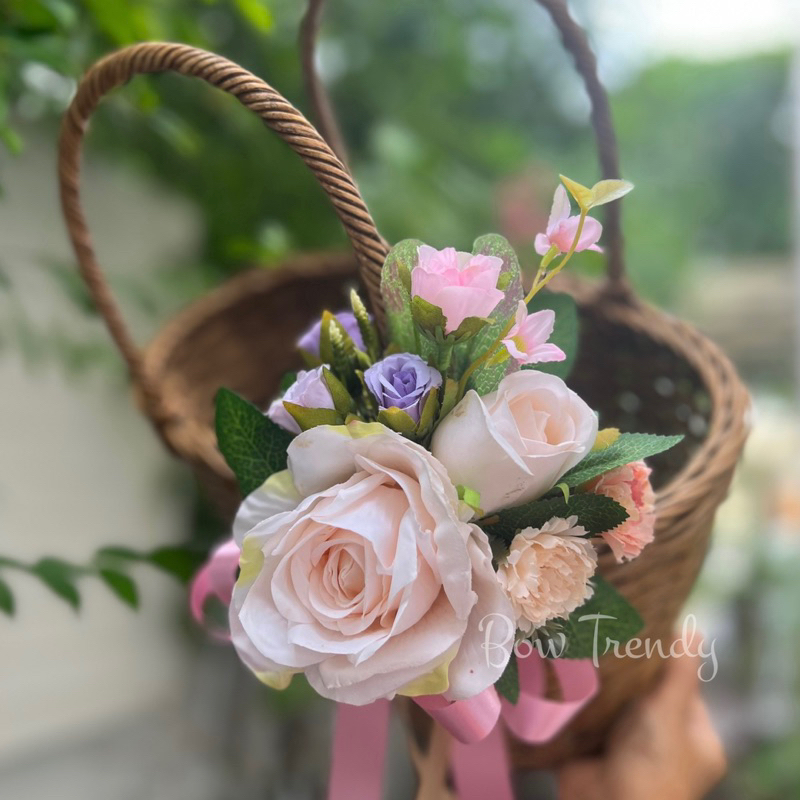 ช่อดอกไม้พร้อมโบว์สำหรับตกแต่งกระเช้าสำเร็จรูปsizeMดอกไม้สีครีมชมพูม่วงโอรส