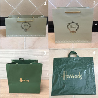 ถุง ถุงกระดาษ แบรนด์ Harrods ของแท้ มาจาก shop แน่นอน สีเขียวเข้ม  เป็นสีของแบรนด์ และมีชื่อของแบรนด์สีทอง สวยมาก