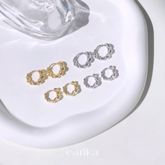 earika.earrings - twist bread hoop ต่างหูห่วงเงินแท้ลายขนมปังเกลียว (มีให้เลือก 2 สี 2 ขนาด) เหมาะสำ