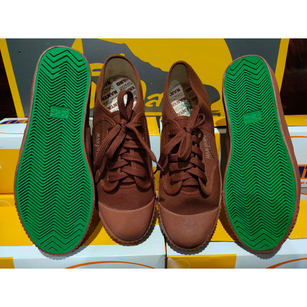นันยาง รองเท้าผ้าใบ รุ่น 205-S เกรด C