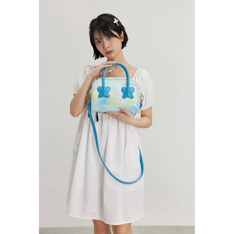 CryingCenter กระเป๋าสะพายข้าง/ครอสบอดี้ Big Rainbow Bag