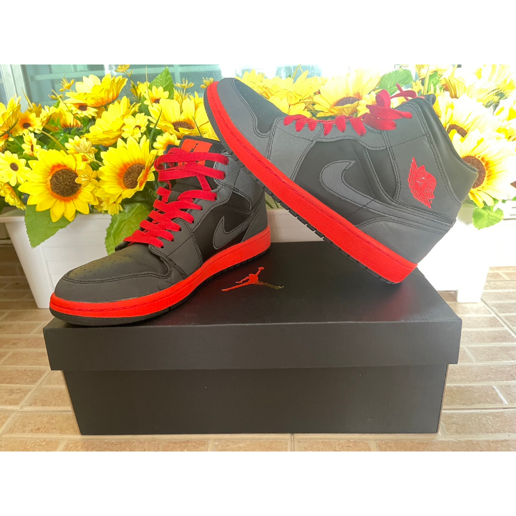 [ของแท้100% มือสอง] Air Jordan 1 Mid “Infrared 23” Sneakers Look Dope (EUR42=26.5cm.)
