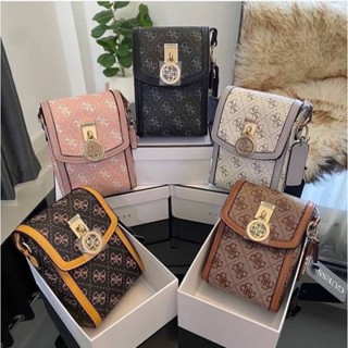 💥แถมฟรีพวงกุญแจ Guess กระเป๋าทรงกล่องใส่โทรศัพท์ได้