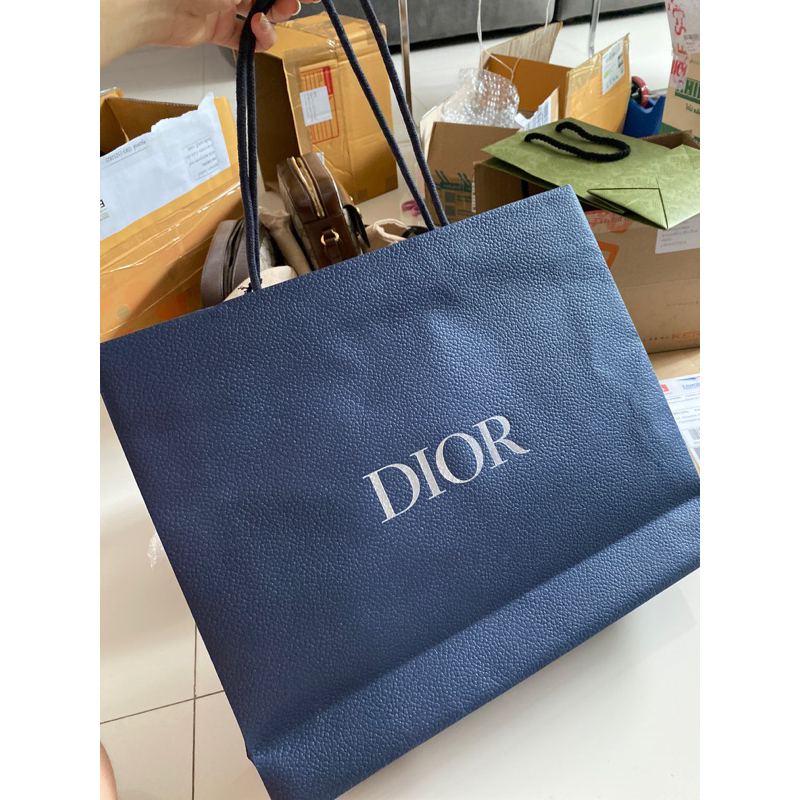 ถุงกระดาษ dior men hommeของแท้ ไม่มีดาวห้อย
