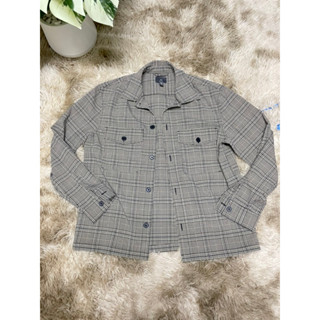 H&amp;M เสื้อเชิ้ตทรงพอดีตัว Man Regular Fit Checked shirt มือสอง size M