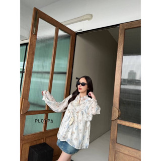 เสื้อเชิ้ตแขนยาวสีครีมลายดอกไม้สีม่วงอ่อน🕊️ Follida Shirt🕊️ป้าย ploypa