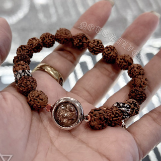 ข้อมือรุทรักษะ 10mm พร้อมเหรียญหน้าเสือ แท้จากวัดเกริ่นกฐิน ลพบุรี NSSV3192