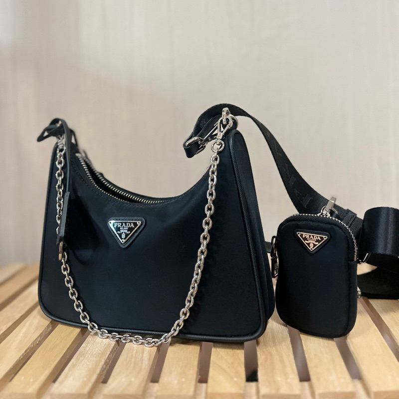 Prada Re edition 2005 มือสอง งานเกรด Vip สีดำ🔥สภาพใหม่มากๆ