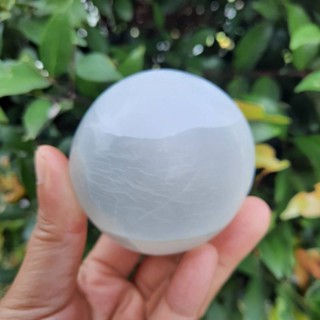 ✨ เซเลไนต์ บอลเหลือบเเสง สวยๆ ลูกเล็กๆ ( หินราคาพิเศษ )( Selenite Ball )☘️