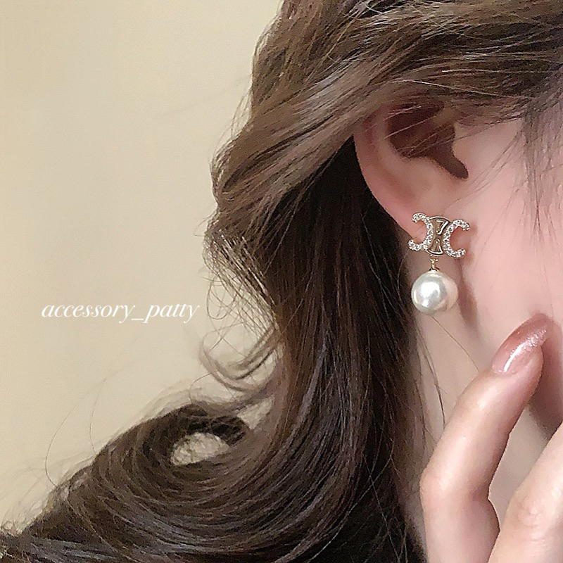 ต่างหูรุ่นCe06 pearl ตัวทับฝังเพชรห้อยมุกไซต์กำลังสวยพอดีค่ะ ก้านเงินแท้ ตัวเรือนสีทองอ่อนหวานๆค่ะ