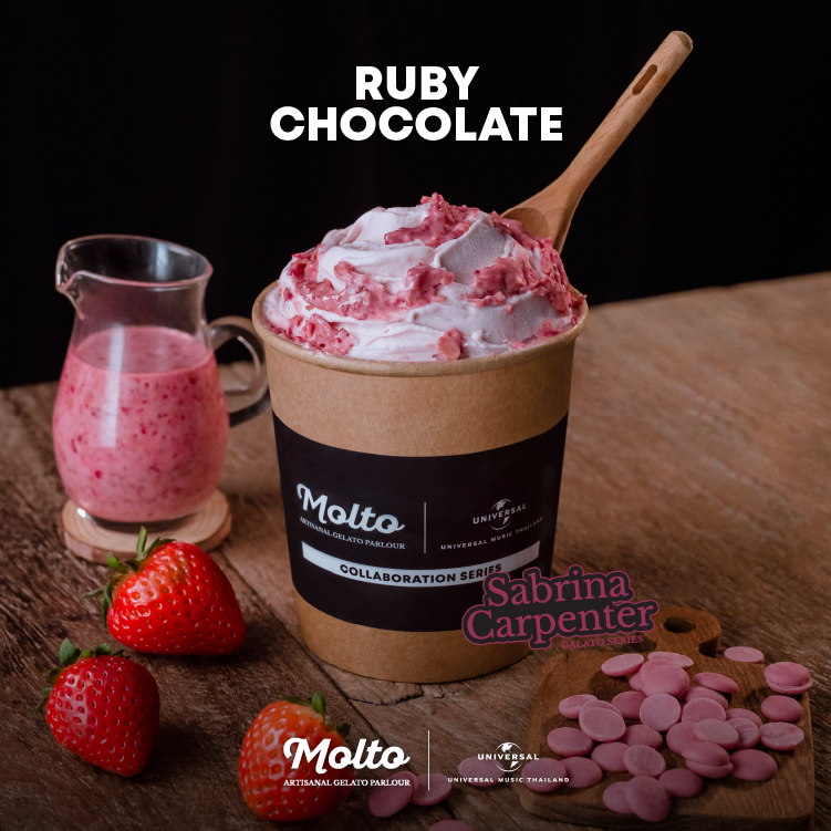 Ruby Chocolate (ไอศกรีมช็อกโกแลตสีชมพู+ซอสสตรอว์เบอร์รีสูตรพิเศษ 1 ถ้วย 16 oz.) - Molto premium Gelato