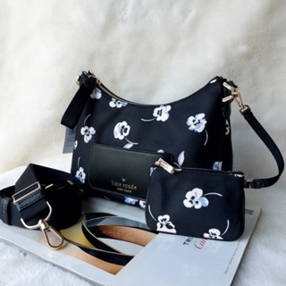 🎉🧚กระเป๋าสะพายผ้าร่มลายดอกไม้มีใบลูกด้วย
💖🎉NEW KATE SPADE NEW YORK CHELSEA THE LITTLE BETTER BLACK MULTI CROSSBODY