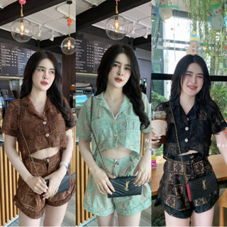 👚sopa_shop👚 พร้อมส่ง Set2ชิ้น ผ้าลูกไม้Lv เชิ้นหน้าสั้นหลังยาว   + กางเกงขาสั้น