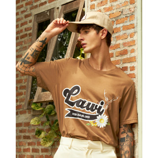 Lawi-Oh Deer T-shirt เสื้อยืดคอกลม ทรงตรงยาว แขนสั้นสีน้ำตาล ผ้า cotton 100% สกรีนลายตัวกวางและ Lawi logo