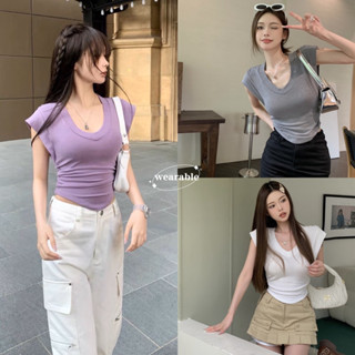 พร้อมส่ง | 𝐖𝐆.𝐖𝐄🇰🇷 เสื้อยืดคอวีเข้ารูปขอบโค้ง