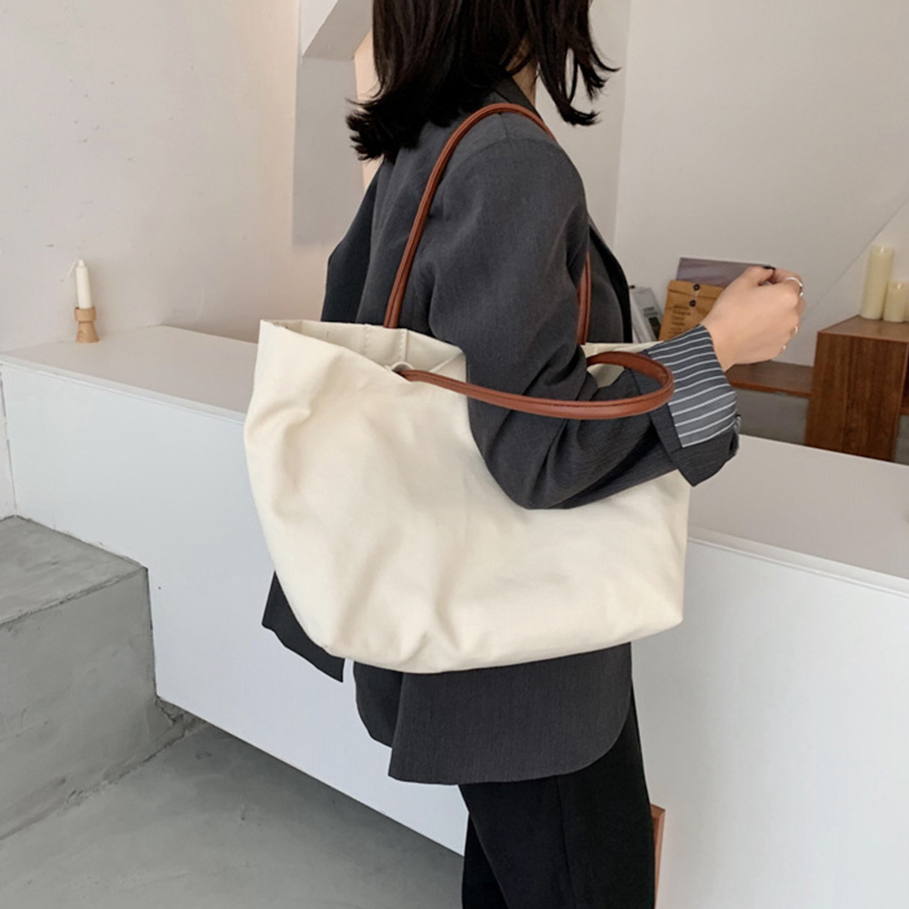 ꕥCatalog Bagꕥ กระเป๋าผ้าสะพายข้างแฟชั่น สีพื้น 2 สี สายกระเป๋าหนัง (04)