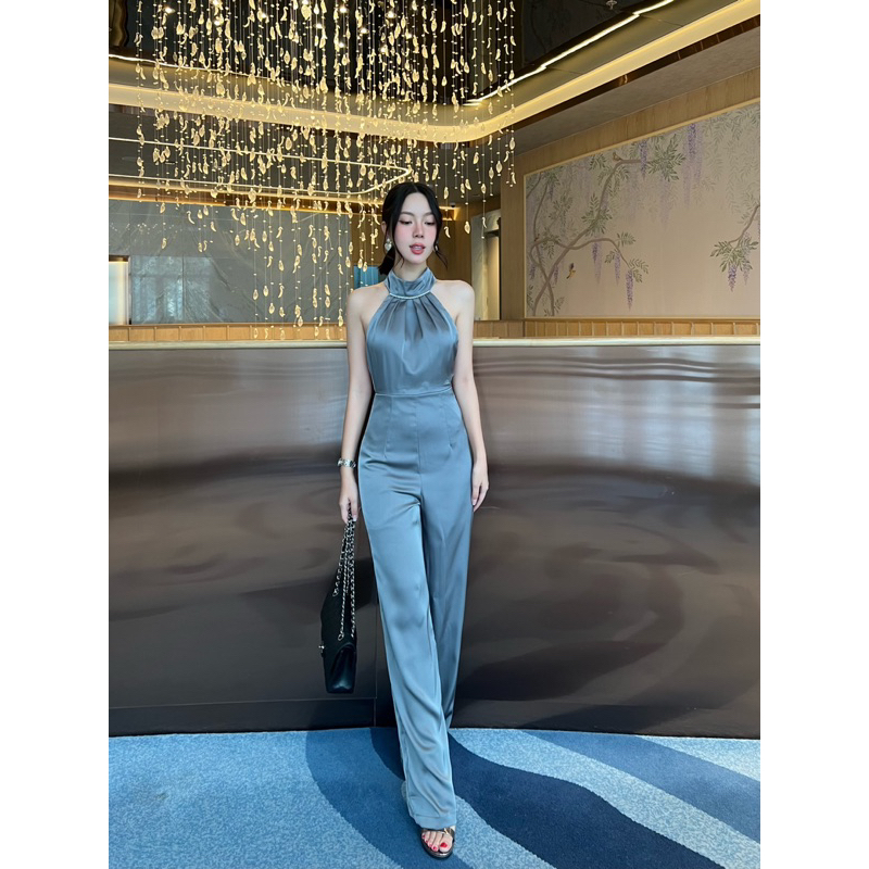 long-legged jumpsuit, beautiful color, elegant Whether it's a dinner or a party, I recommend it.