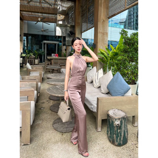 New Collection III long-legged jumpsuit, beautiful color, elegant