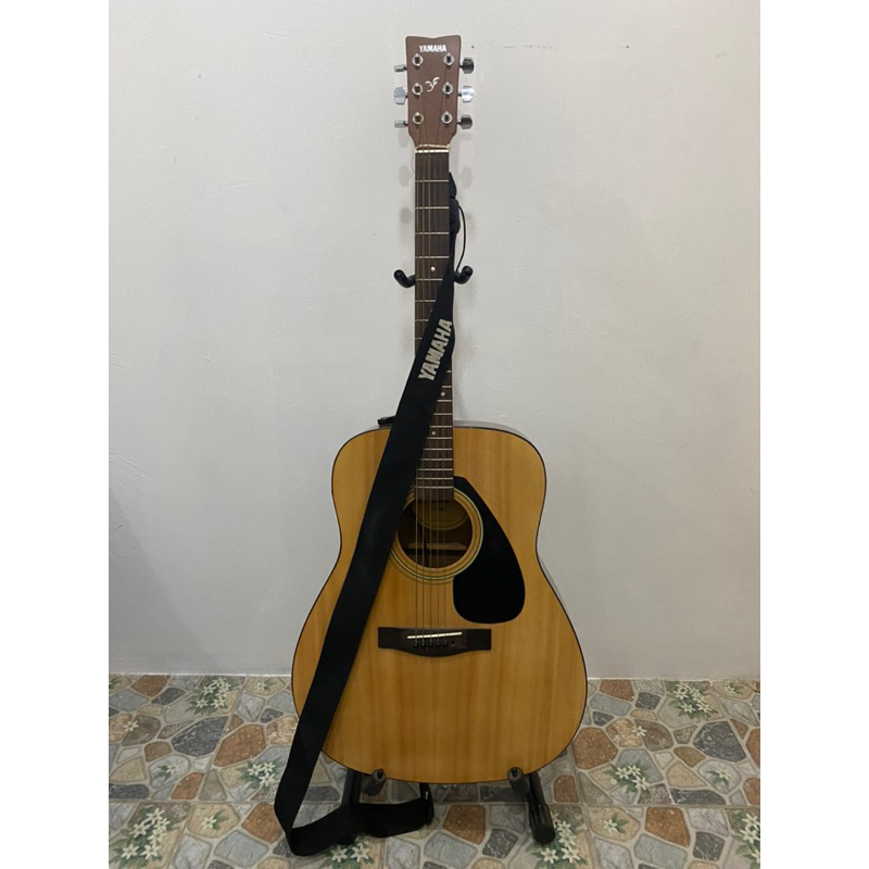 YAMAHA F310 ไฟฟ้า+ลำโพงในตัว ไม่ต้องพกตู้แอมป์ แถมทุกอย่างที่อยู่ในรูปมูลค่าฟรี849บาท