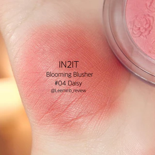 IN2IT Blooming Blusher - บลัชออนดอกไม้ [BMH]