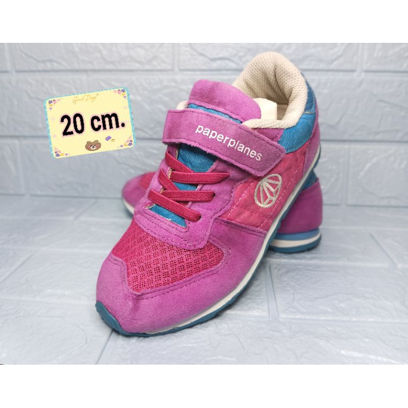 รองเท้าเด็กมือสอง by Picha..Shop