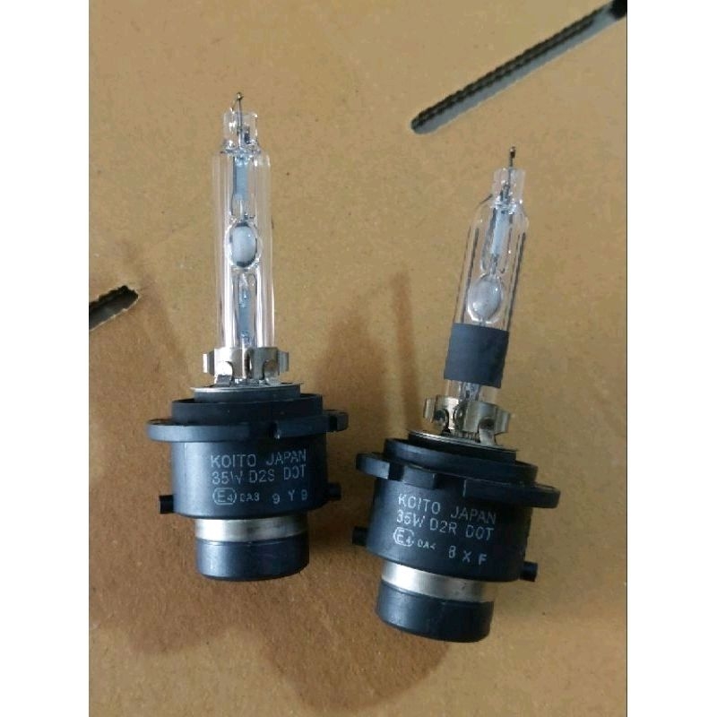 หลอดไฟซีน็อน KOITO D2R D2S ใส่ได้ทั้ง ไฟ12V. และไฟ24V. 4300K 35W/ ราคาต่อ1หลอด/ มือ2ญี่ปุ่นแท้