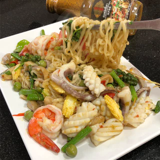 บายศรี ซอสผัดขี้เมา 300 มล. / BYSRI Thai Spicy Stir Fry Sauce 300 ml.