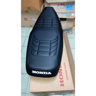 เบาะแท้เบิกศูยน์ของแท้พร้อมใส่ (ศูนย์HONDA)ใช้รถรุ่น ดรีมคุรุสภา/ดรีมเก่า/ HONDA/มาพร้อมตัวล็อคเบาะ สินค้าผลิตในประทศไทย