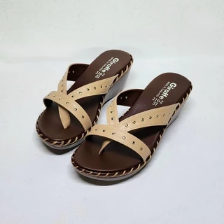รองเท้าสวมซ่อนคีบสบายเท้า งานเย็บแท้ ทนมาก by here_shoe_shop