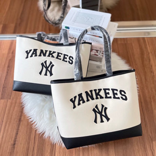 พร้อมส่ง MLB Varsity Basic Canvas Large Shopping Bag กระเป๋าสะพายข้าง กระเป๋าช้อปปิ้ง สีขาวครีม ใบใหญ่NY