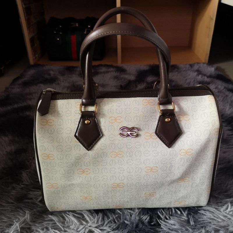 กระเป๋าทรงหมอน10นิ้ว 🎏🎏🎏🎏 ESQUIRE