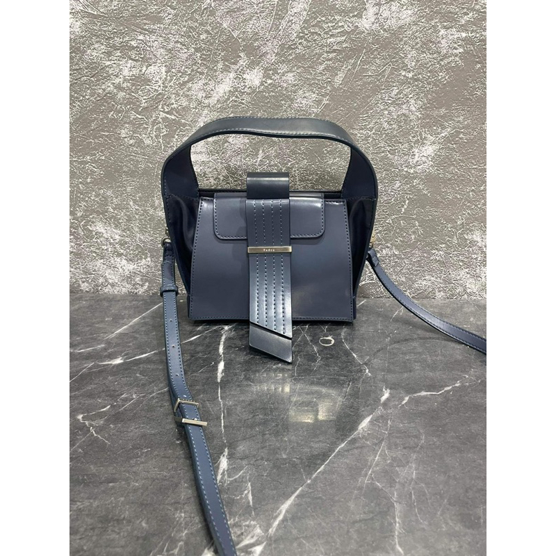 กระเป๋าสะพาย Pedro ถือได้