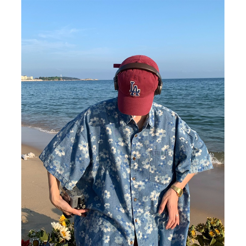 FLOWERS JEANS PREMIUM SHIRT : เสื้อเชิ้ตผ้ายีนส์แขนสั้นลายดอกไม้ - รูปที่ 2