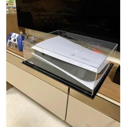 กล่องครอบกันฝุ่น PS5 แบบวางแนวนอนมียิงลายบนฝาครอบ พร้อมฐานสีดำ ไม่ครอบตอนเล่นเกมนะคะ!!