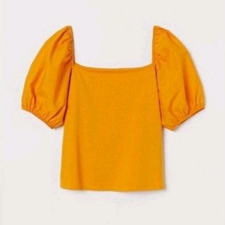 H:  Puff Sleeved Yellow Top (เสื้อเหลือง)