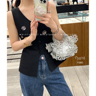 เสื้อกั๊กดำแต่งดอกไม้3D