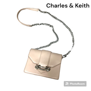 ส่งต่อ กระเป๋าสะพายข้างใบเล็กยี่ห้อ Charles &amp; Keith สีเนื้อ สีเบจ ขอแท้ซื้อจากชอปในห้าง