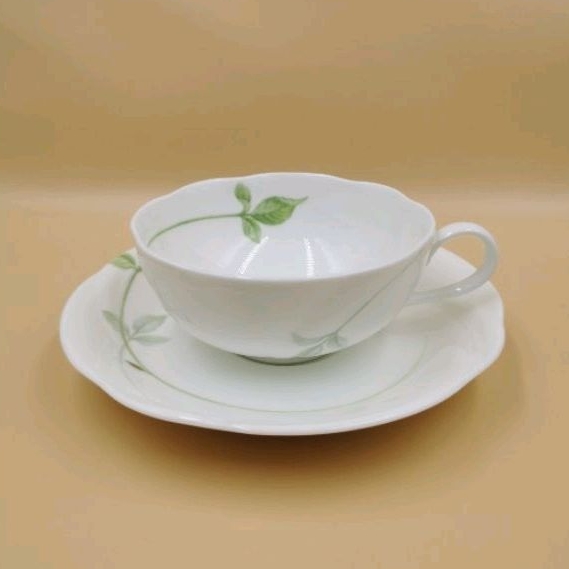ชุดน้ำชา​ Narumi เนื้อ​ bone china