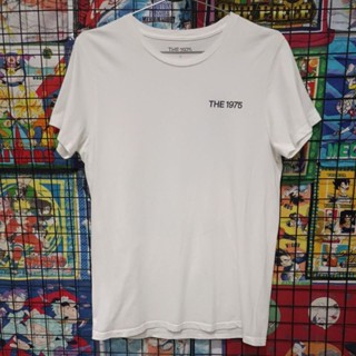 เสื้อยืดมือสอง Usa เสื้อวง THE 1975 ลายหน้าพื้นๆ ลายหลังสวย Size L.อก21.5/ยาว30