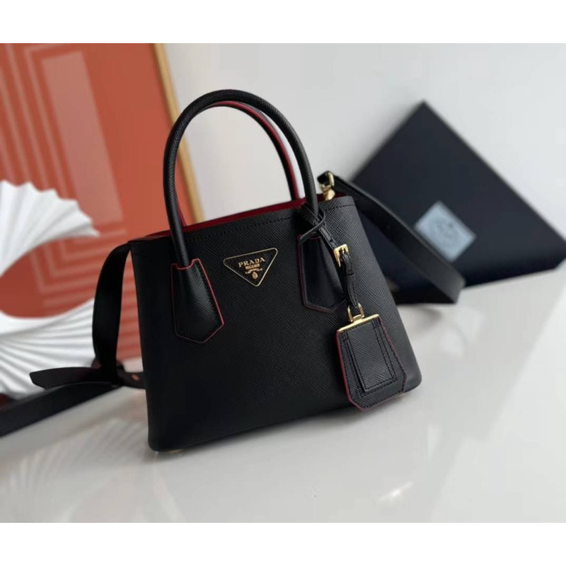 Prada Double Saffiano leather mini bag (Ori)เทพ 📌size 25x18.5x12.5 cm. 📌สินค้าจริงตามรูป งานสวยงาม งานหนังแท้