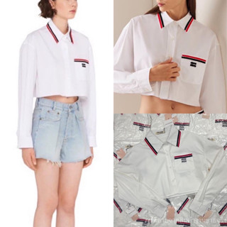 Mimi shirt crop❤️(390฿ฟรีส่ง) เสื้อเชิ้ตทรงครอปแบรนด์ดัง งานปักโลโก้ที่กระเป๋าเสื้อ ดีเทลคอปกทอเส้นคู่ งานสวย valen