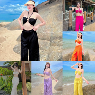 เสื้อเกาะอกแต่งห่วงคล้องสีทอง ด้านหลังเป็นสม็อคนะคะ คู่กางเกงขากระบอก ด้านหลังดึงยาง มีซับใน