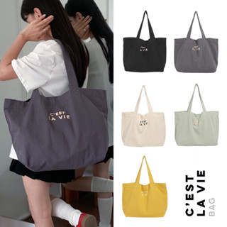 (ร้านไทย—มีพร้อมส่งค่ะ) cest la vie bag 🧺🏷️ | justmoment