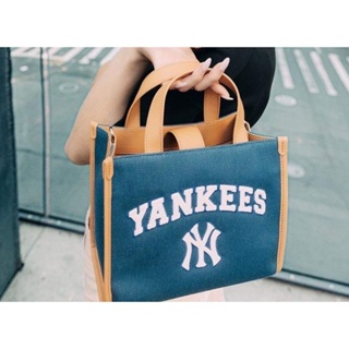 กระเป๋าสะพายข้างทรงเหลี่ยม MLB Varsity Basic Canvas S-Tote Bag