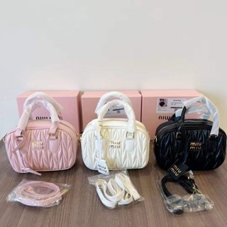 กระเป๋า MIU MIU ขนาด20*14*8Cm งานพร้อมกล่อง ถือได้ สะพายได้ มีสายยาวให้ งานน่ารักมากก