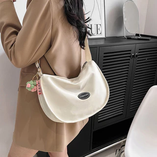 B-262🔥กระเป๋าสะพายข้าง กระเป๋าผ้าแคนวาส สําหรับผู้หญิง 3สี high quality (ไม่มีจี้ห้อยกระเป๋า)