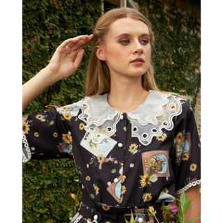 Wila-Sika Blouse เสื้อเชิ้ตคอกลม ทรงตรง แขนสั้นตรง แต่งปกคอลูกไม้ 2 ชั้นสีขาว แถวกระดุมผ่าหน้า แต่งลูกไม้ที่ขอบแขนน่ารัก