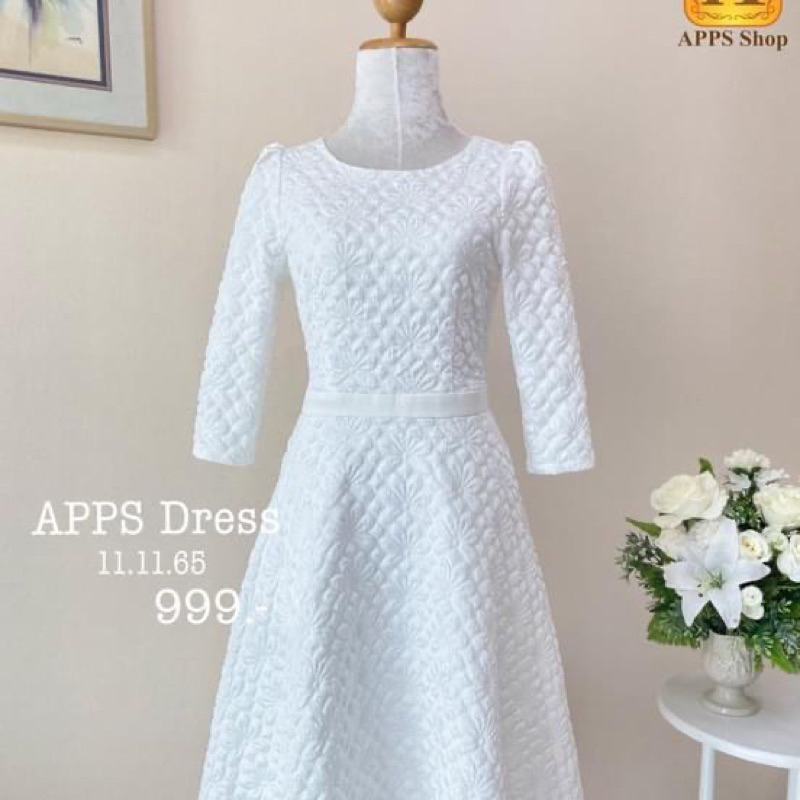 เดรสสีขาวลายดอกไม้นูนในตัว ป้าย Apps shop (M)